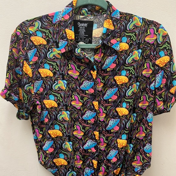SPENCER'S  TRIPPY MUSHROOMS MULTICOLOR BLOUSE / TIE BOTTOM SIZE MEDIUM - Picture 3 of 12